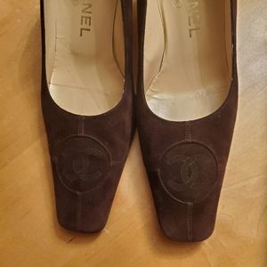 Chanel Vintage Size 38 Brown Suede Interlocking CC Square Pumps